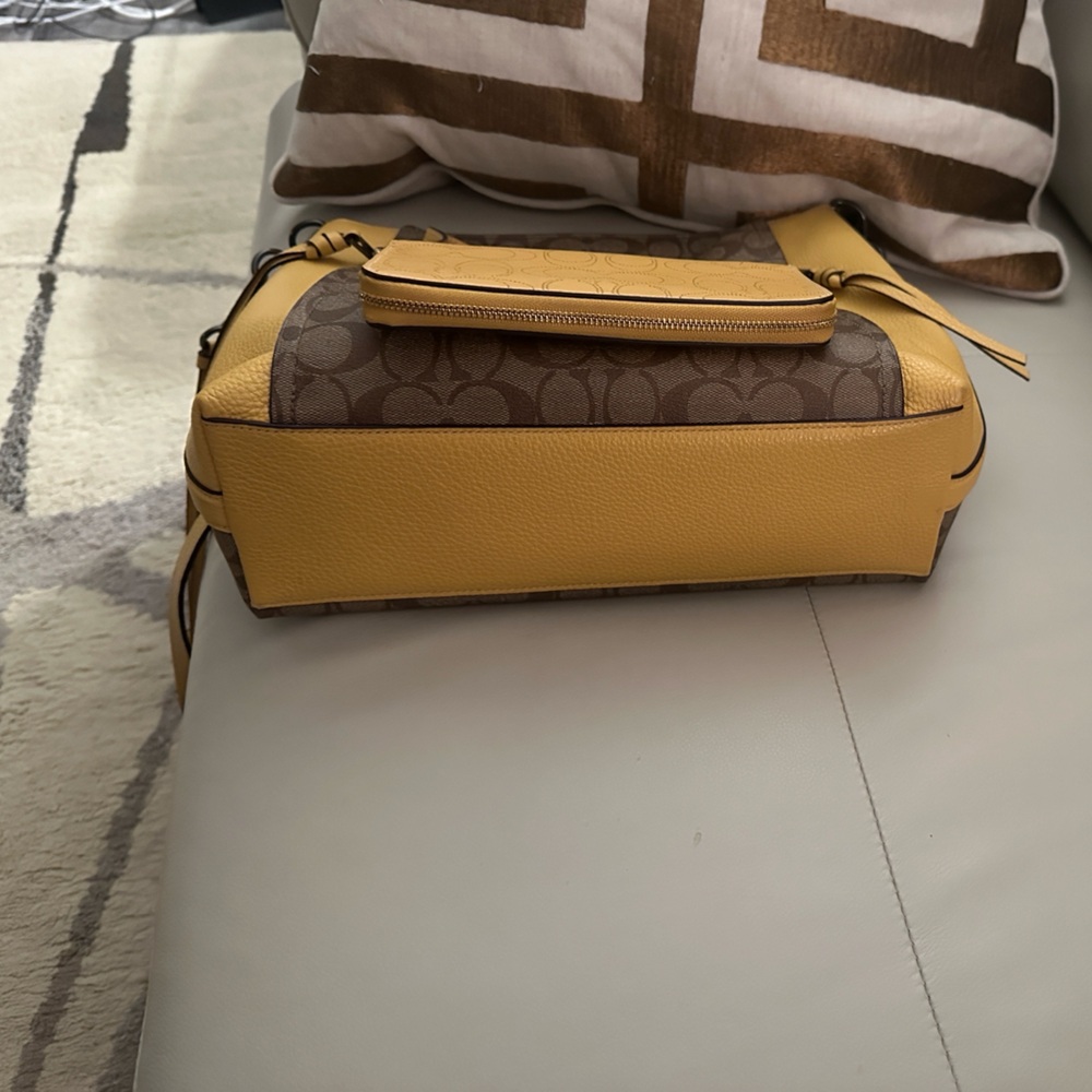 Coach Tan and Brown Signature Shoulder Bag/Crossbody with matching wallet - Picture 13 of 14